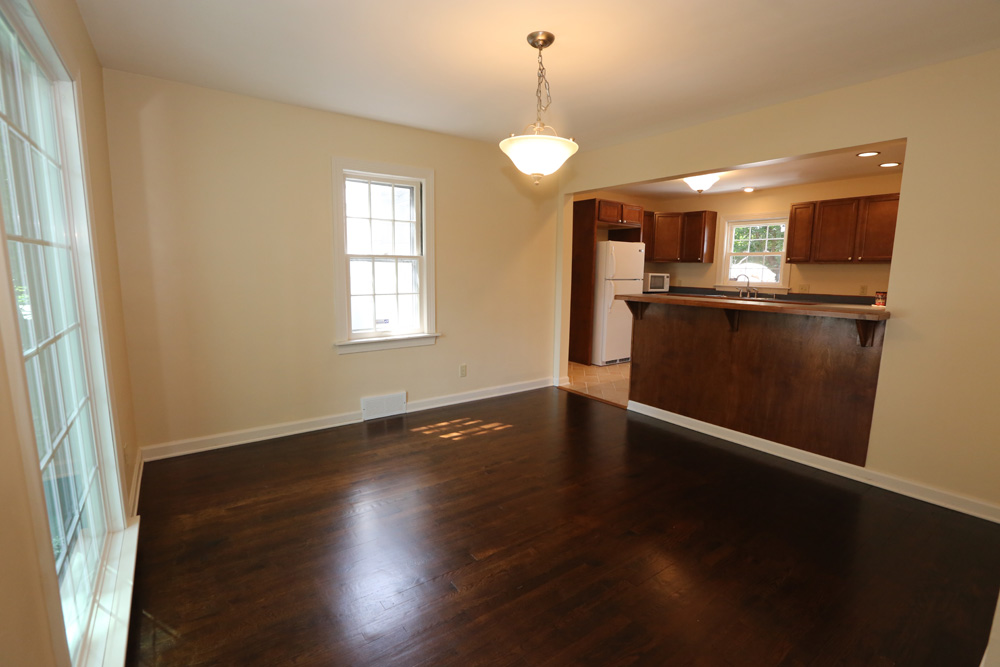 421 Mull Avenue / Dining Room / 12 x 12